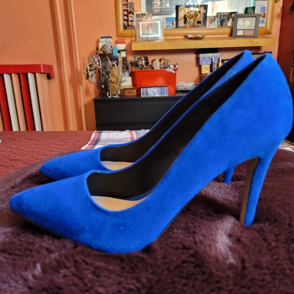 Heels - Picture 4 of 4